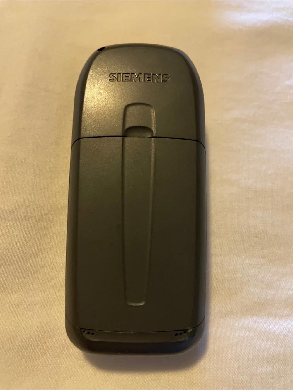 Siemens A70 Classic Mobile Phone in Silver/Black with Charger